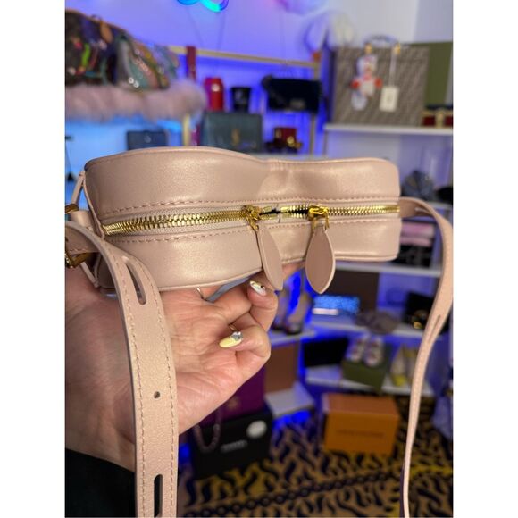 LOUIS VUITTON Lambskin Embossed Monogram Fall In Love Sac Coeur Light Pink - Picture 9 of 15